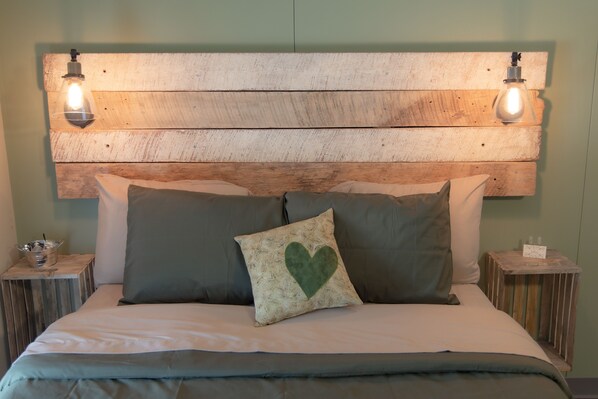 5 bedrooms, iron/ironing board, free WiFi, bed sheets