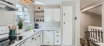 Charming Bungalow - Longmont- Nearby Lyons Pet Friendly fenced yard