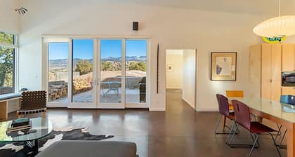 Butterfly House: Modern Home, Direct Mountain Views, 1 Acre, Near Santa Fe Opera
