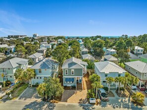 Exterior - 30A Winter Special! Walk to the Beach & Restaurants - 4 Bikes - Arcade - Grill (Santa Rosa Beach)