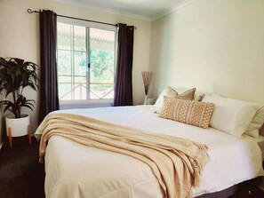 3 bedrooms, premium bedding, iron/ironing board, travel cot - Ultimate entertainer, super cozy, amazing views! (Encounter Bay)