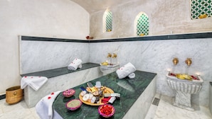 A luxurious bathroom with marble countertops, a bathtub, and a sink. - Riad Diamond Of Marrakech (Marrakech)