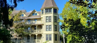 Aldine Simpson Suite SPACIOUS updated 1-bdrm w/lake view in heart of Chautauqua!