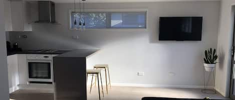 Refrigerador, microondas, horno y parrilla de estufa