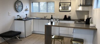 Self contained Studio walking distance to Mission Estate