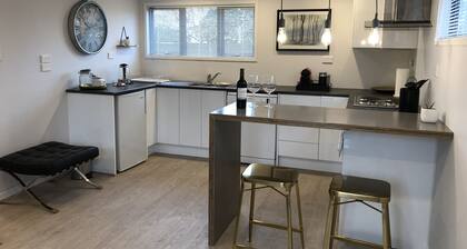 Self contained Studio walking distance to Mission Estate