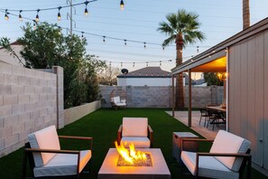 Outdoor dining - Relaxing, Chic, Comfy Home Located in Phoenix! (Phoenix)
