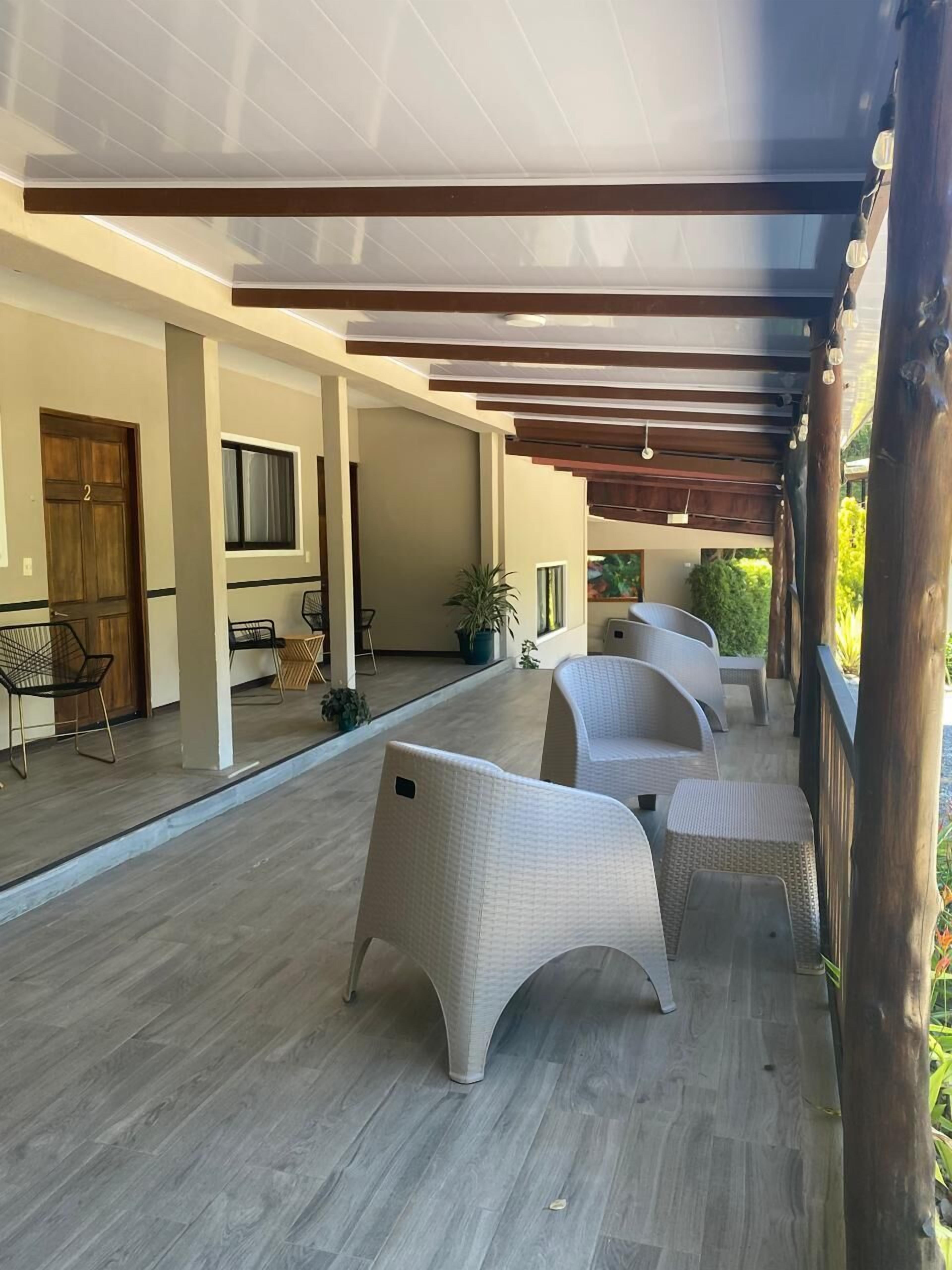 Phòng đôi Tiêu chuẩn | Khu phòng khách | Smart TV 32-inch có truyền hình kỹ thuật số, TV, Netflix 