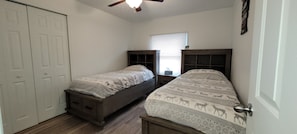 3 bedrooms, desk, iron/ironing board, free WiFi