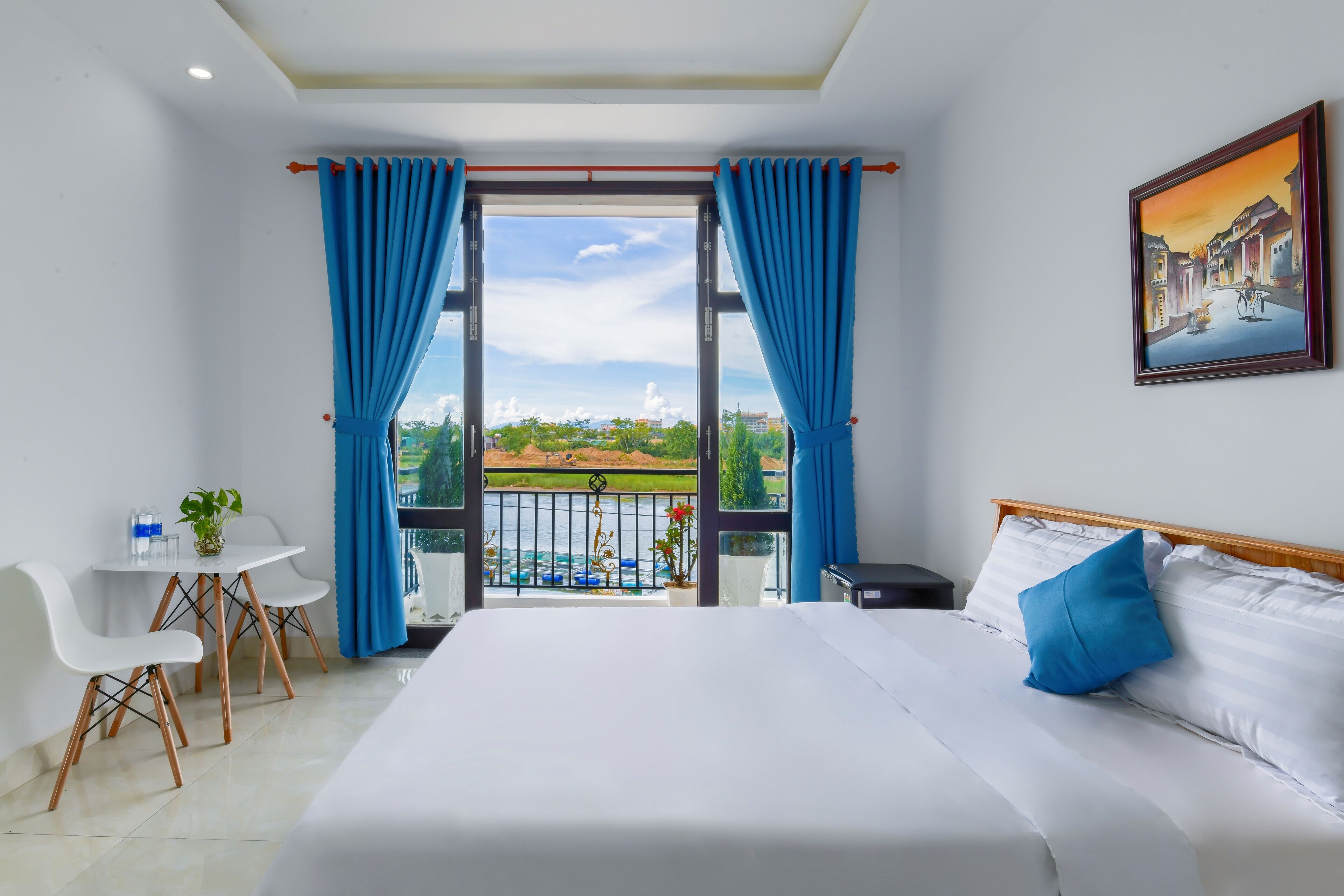 고급 침구, 오리/거위털 이불, 필로우탑 침대, 책상