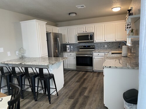 Remodeled country home w/firepit, super close to great hiking trails