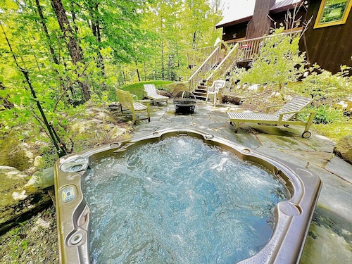 Your Vermont Mountain Haven Pet Friendly home with Hot tub!