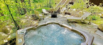 Your Vermont Mountain Haven Pet Friendly home with Hot tub!