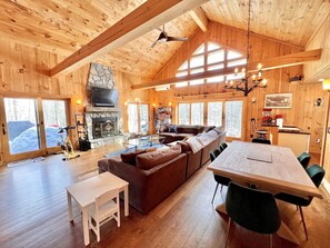 Smart TV, fireplace, ping pong, books - Your Vermont Mountain Haven Pet Friendly home with Hot tub! (Winhall)