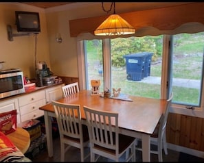 Dining - Dramatic Winnipesaukee lake home. Close to everything (Gilford)