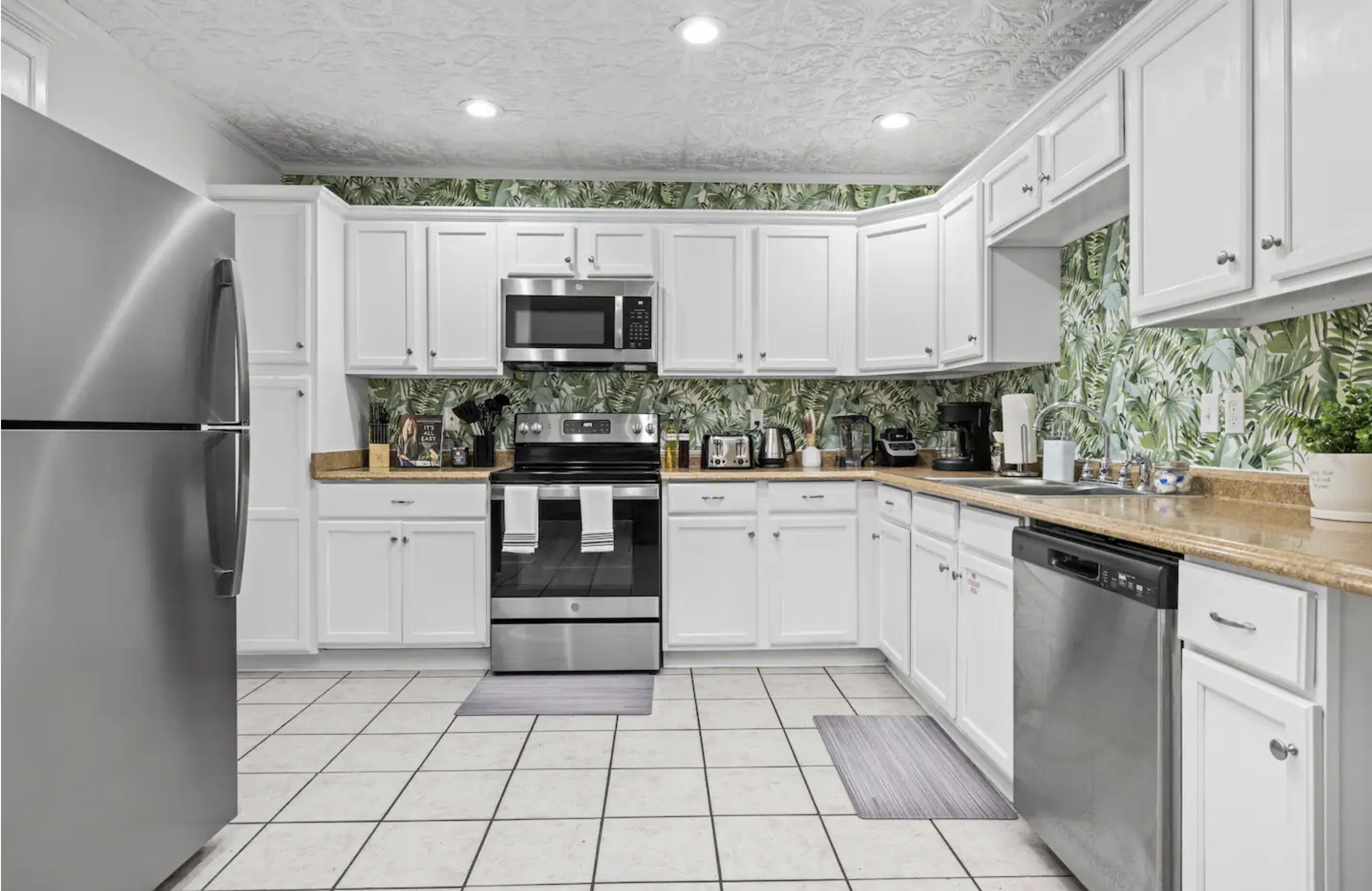 Refrigerador, microondas, horno y lavavajillas 