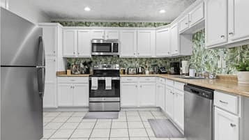 Refrigerador, microondas, horno y lavavajillas