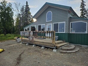 Exterior - Kenai cabin on the bluff (Clam Gulch)