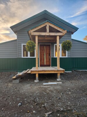 Exterior - Kenai cabin on the bluff (Clam Gulch)