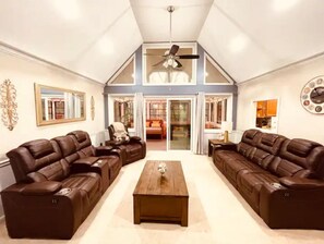 Smart TV, fireplace, table tennis, stereo