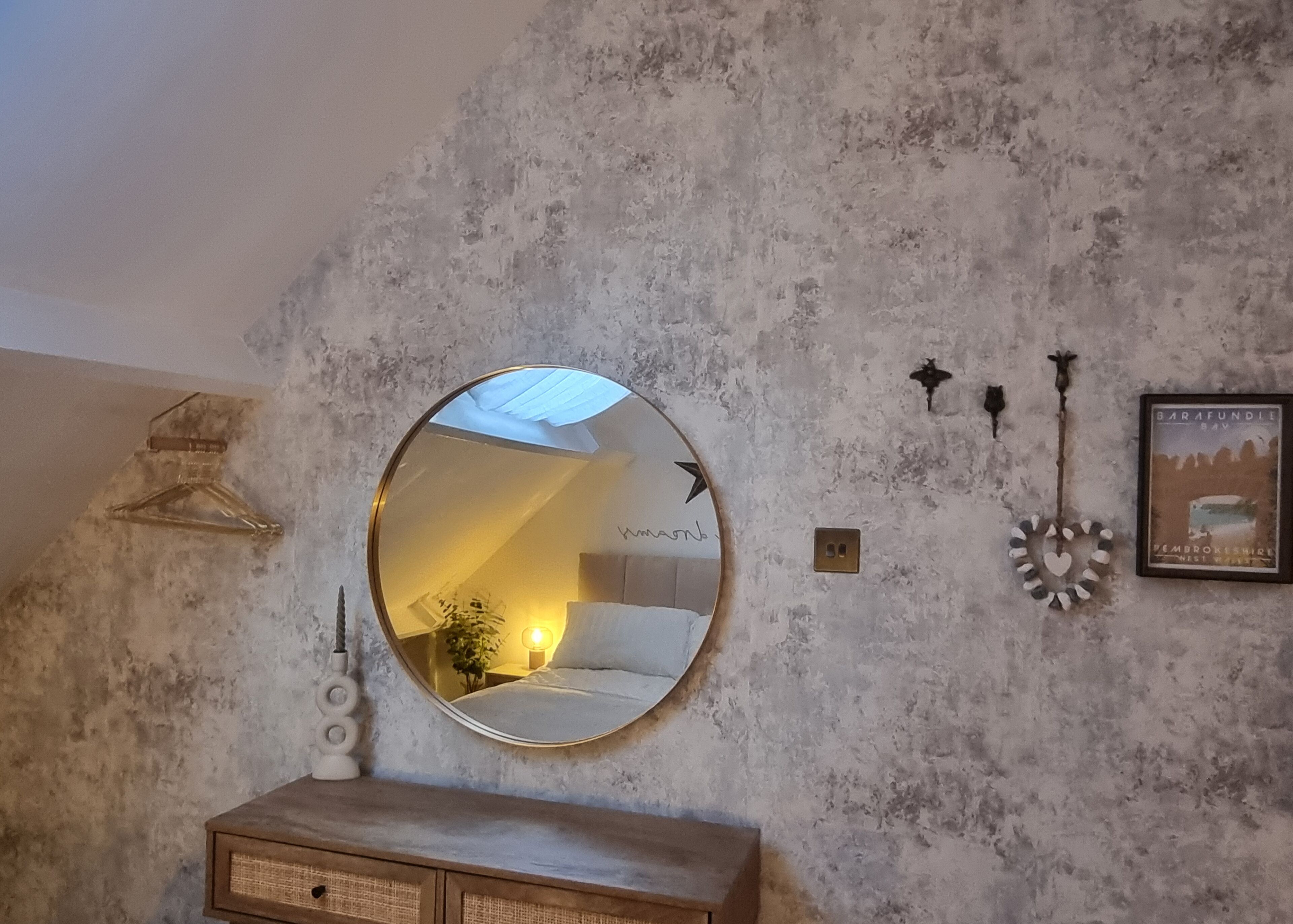 1 bedroom, travel cot, WiFi, bed sheets