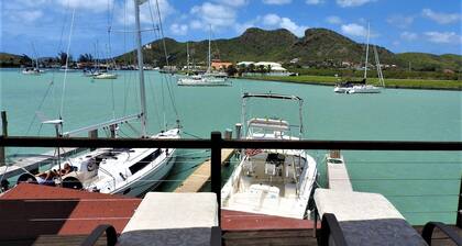 5 minutes walk to the beach with breathtaking mountain views