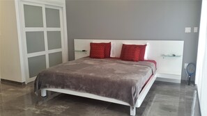 2 bedrooms, internet, bed sheets