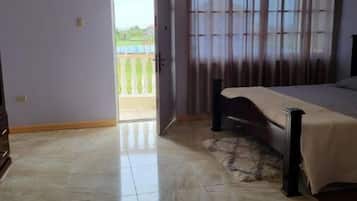 3 chambres, fer et planche Ă  repasser, Wi-Fi gratuit, draps fournis