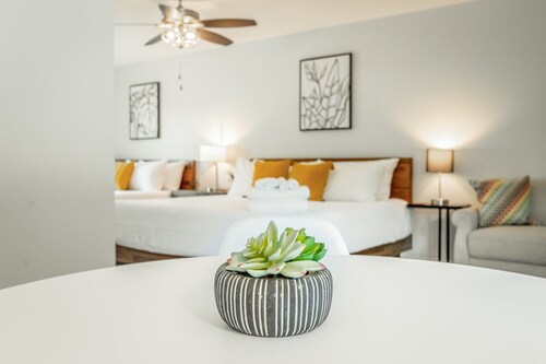 02: The Wright Suite - A PMI Scenic City Vacation Rental