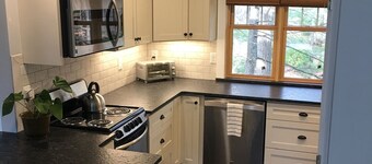 Cozy Studio Apartment Nestled in the Trees 