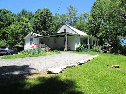 Country Farmhouse, Visit Family, Bristol Casino, Hiking, Kingsport- Fun Fest