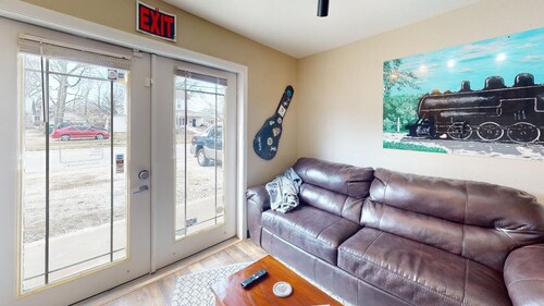 Train Themed Accommodations Near Neosho Square! Side B