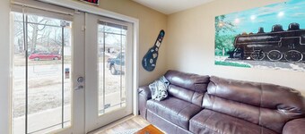 Train Themed Accommodations Near Neosho Square! Side B