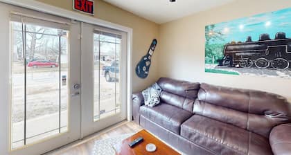 Train Themed Accommodations Near Neosho Square! Side B