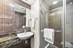 Douche, sèche-cheveux