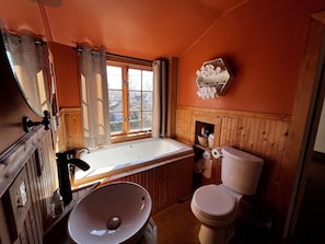 Dusche, Whirlpool, Haartrockner, Handtücher