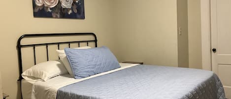 2 habitaciones, tabla de planchar con plancha, wifi y ropa de cama