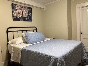 2 bedrooms, iron/ironing board, WiFi, bed sheets