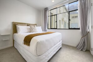 2 bedrooms, iron/ironing board, free WiFi, bed sheets - Elegant Living in the City (Auckland)