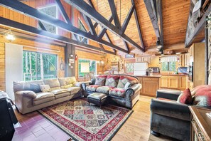 TV, fireplace, DVD player, stereo - Large Rustic Cozy Cabin (Star Valley Ranch)