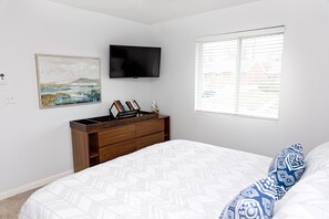 3 bedrooms, desk, iron/ironing board, travel cot