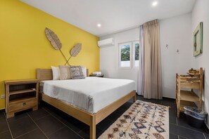 3 habitaciones, tabla de planchar con plancha, wifi y ropa de cama 