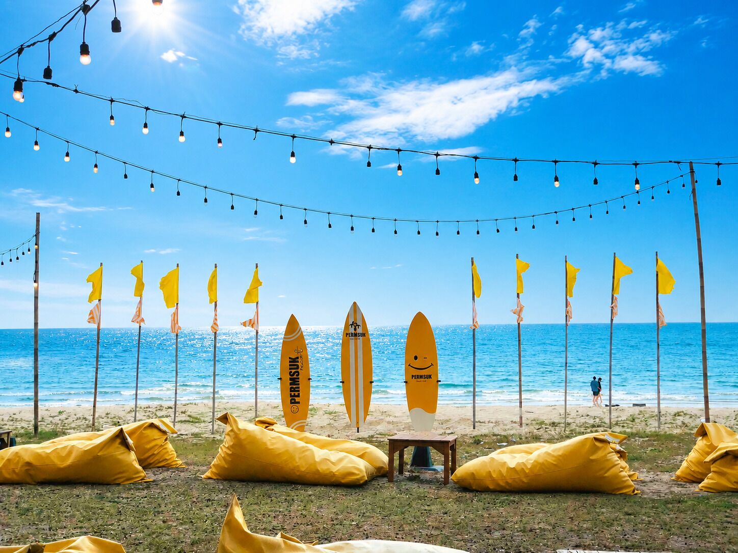 Plage, parasols, massages sur la plage, 3 bars de plage
