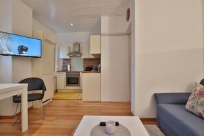 Unclassified image, 5 of 16, button