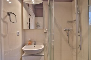 Douche, sèche-cheveux