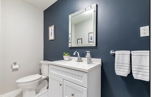 Doccia, asciugacapelli, asciugamani, sapone