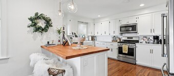 Charming Instaworthy cottage close to Everything Fun in Tulsa!! No Cleaning fee