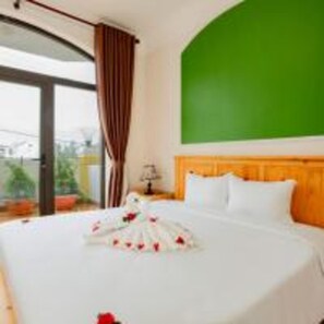 Deluxe Double Room | Minibar, desk, soundproofing, free WiFi - Sea and Sand Hotel (Da Nang)