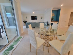 Dining - Disney World/A Brand New 6 beds/Private Pool in Championsgate (orlando)