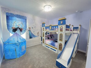 6 bedrooms, iron/ironing board, travel cot, free WiFi - Disney World/A Brand New 6 beds/Private Pool in Championsgate (orlando)